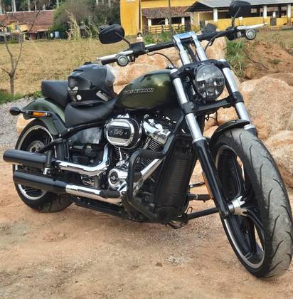 HARLEY-DAVIDSON SOFTAIL BREAKOUT 114 